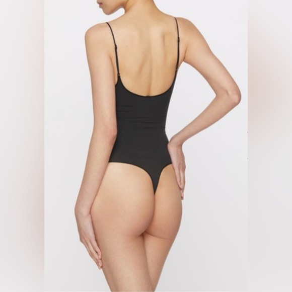SKIMS NWOT Seamless Everyday Sculpt Bodysuit - Picture 3 of 7